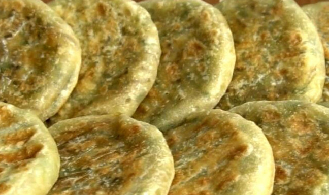 Đây có thể là món ăn đổi bữa cho cả gia đình, hoặc bữa xế chống đói, giúp gia đình có những giây phút quây quần bên nhau.