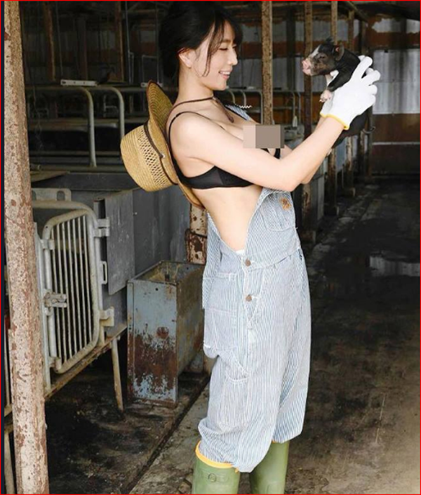 Gần đây, mẫu Nhật Tomoni Morisaki khiến dân tình bối rối khi bắt trend chụp bối cảnh nông thôn đang được ưa chuộng.