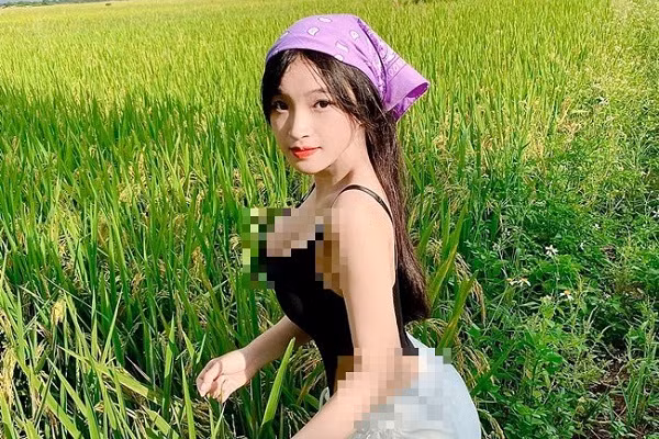 Công việc đồng áng đòi hỏi vận động liên tục, dễ bám bẩn nên hầu hết mọi người thường chọn trang phục dày dặn, kín đáo.