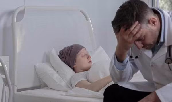 Cụ thể, cơ quan Nghiên cứu Ung thư Quốc tế xếp loại formandehit thuộc nhóm 1 (chất gây ung thư). Formandehit gây ra tình trạng kích ứng mũi và cổ họng. Tình trạng đặc biệt dễ xảy ra với những người nhạy cảm.