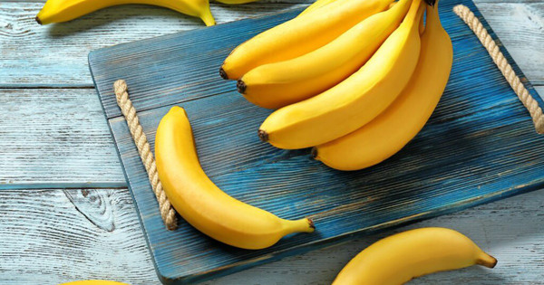 Chuối. Một quả chuối cỡ trung bình chứa 14g đường và 6g tinh bột. Tuy có vị ngọt nhẹ song thực chất lượng đường trong chúng rất dồi dào.