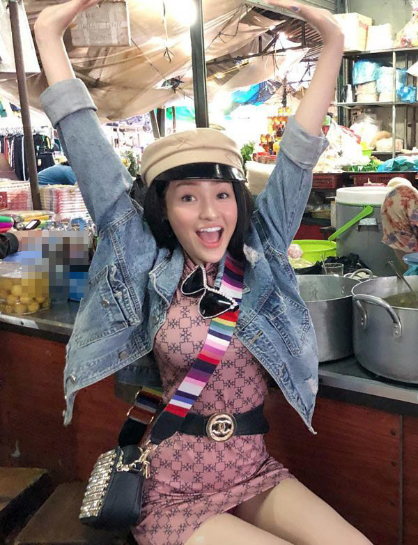 Người đẹp Việt cũng dễ rơi vào tình trạng nguy hiểm khi mặc váy ngắn.