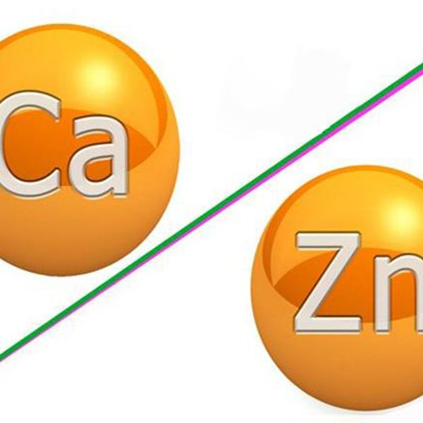 Không dùng kẽm và canxi cùng lúc bởi chúng ức chế sự hấp thụ của nhau. Bạn nên cân nhắc bổ sung canxi vào buổi sáng, bổ sung kẽm vào buổi chiều hoặc tối trước khi ngủ.