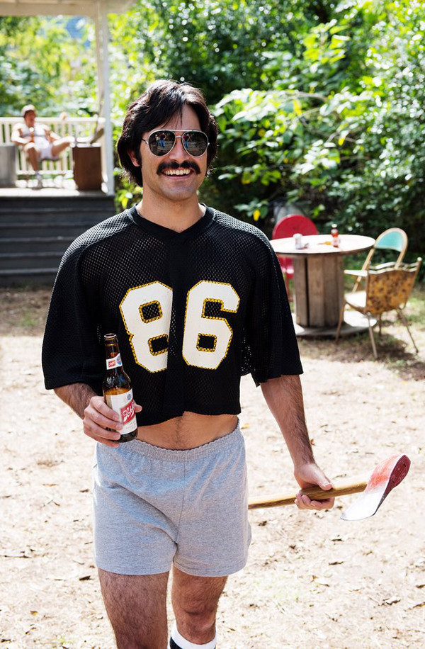 Thực tế, việc đàn ông mặc croptop không phải chuyện hiếm. Tín đồ thời trang từng chứng kiến những màn lên đồ độc đáo từ những năm 1970.