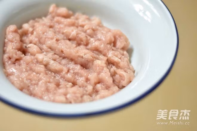 Lườn gà băm nhỏ.