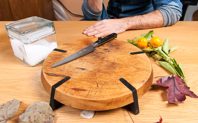 Ngay cả khi lau rửa, tráng bằng nước nóng cũng không thể làm sạch được độc tố này. Chính vì vậy, lựa chọn loại thớt tốt cho sức khỏe có ý nghĩa vô cùng quan trọng.