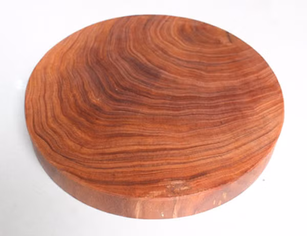 Từ những phân tích trên, thớt gỗ là loại tốt hơn nhất. Tuy nhiên, điều quan trọng là bạn cần chọn được những chiếc thớt bằng gỗ nguyên tấm. Quá trình sử dụng, việc vệ sinh cũng cần hết sức chú ý đến những vấn đề sau.