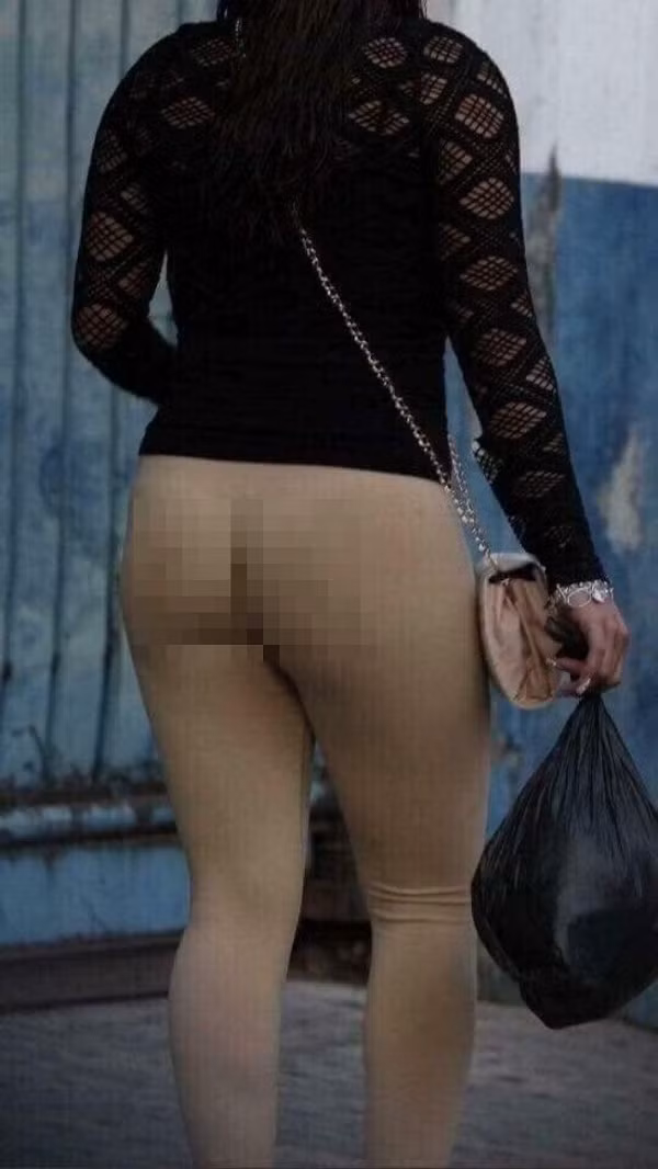 Ngoài legging, thời gian gần đây mẫu quần tập cũng được nhiều chị em ưu ái chọn mặc. Không chỉ xuất hiện ở các phòng gym, quần tập còn được tận dụng tối đa trong những không gian khác.