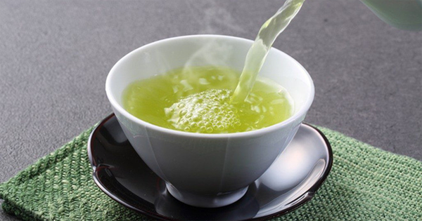 Không chỉ gây hại khoang miệng, những loại thực phẩm nóng có thể làm hỏng tế bào màng nhầy của dạ dày. Để có lợi cho sức khỏe, chúng ta nên làm nguội bớt thực phẩm trước khi ăn uống.