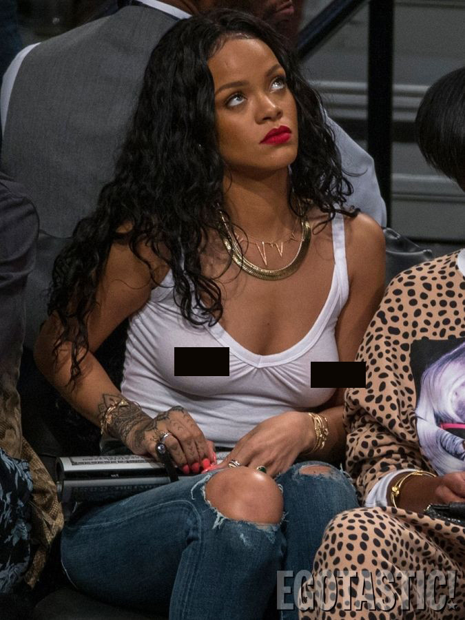 Phóng viên khó rời mắt khỏi vị khán giả nóng bỏng trên khán đài.