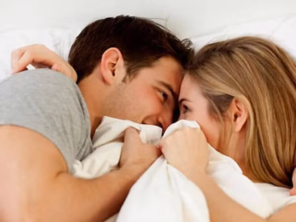 Tần suất quan hệ của cặp đôi 30-40 tuổi. Ở độ 30-40 tuổi, tình cảm đôi bên ngày càng sâu sắc. Vậy nhưng, tần suất quan hệ lại không nhiều như trước. Thời điểm này, duy trì quan hệ 2 lần 1 tuần là thích hợp.