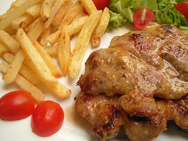 Có nhiều cách để chế biến thịt thăn. Chẳng hạn, chị em có thể luộc, xào, chiên, kho tàu hoặc áp chảo, thăn lợn chiên xù... Mỗi món ăn sẽ mang lại trải nghiệm vị giác mới lạ.