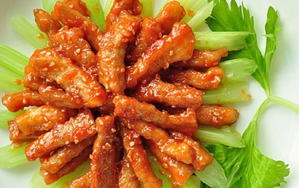 Thịt thăn khi nấu lên mềm, vị ngọt ngon hơn hẳn những phần khác. Đặc biệt, cấu trúc thịt thăn toàn nạc, dễ hấp thụ nên thích hợp làm món tẩm bổ cho trẻ nhỏ, người già hệ tiêu hóa kém.