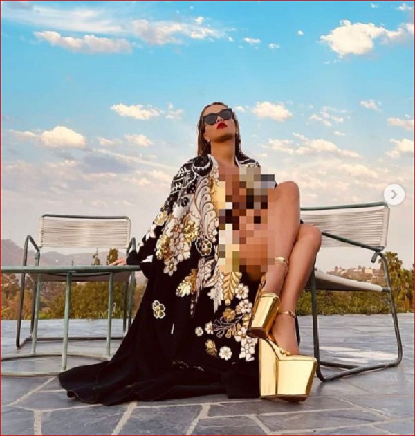 Theo đuổi phong cách thời trang sexy, đây không phải lần đầu người hâm mộ chứng kiến Rita Ora để lộ vòng 1 không phòng hộ.