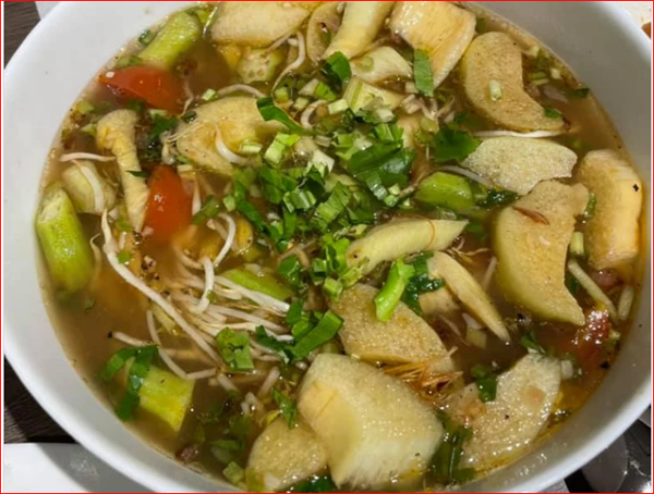 Thời tiết nắng nóng, nam diễn viên vô cùng tâm lý khi lên thực đơn với canh chua đậm vị miền Nam.