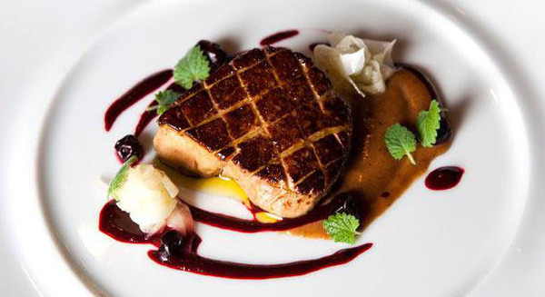 Trong mắt người châu Âu, gan ngỗng là một món ngon hàng đầu, nhưng có thể nhiều người không biết món ngon đó có nguồn gốc như thế nào.