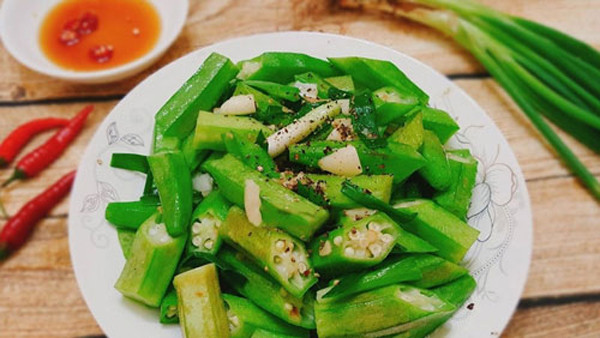 Giảm cân. Đậu bắp rất giàu protein, canxi, photpho, có chất lượng đạm cao, dinh dưỡng cao, ít béo, ít calo, không chứa cholesterol. Do vậy, đậu bắp rất được ưu ái trong thực đơn giảm cân của chị em.