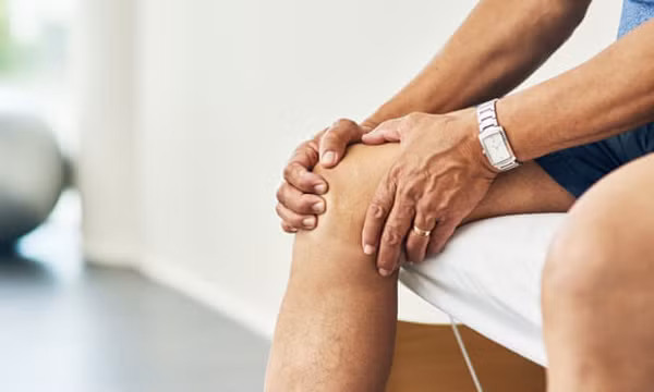 Bảo vệ khớp. Ở đậu bắp có một chất lỏng dính. Chất lỏng này được tạo thành từ các polysacarit như collagen và mucopolysacarit. Chức năng của nó có thể giúp cải thiện khả năng miễn dịch của cơ thể và duy trì sức khỏe và sự hoạt động ổn định của các khớp.