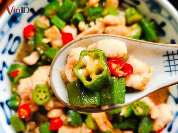 Đậu bắp giàu chất dinh dưỡng, thích hợp cho phụ nữ mang thai. Nhưng những bà bầu có tình trạng tiêu hóa kém thì không nên ăn đậu bắp. Vì đậu bắp tính lạnh nên khi mang thai sức đề kháng của cơ thể bà bầu tương đối kém.