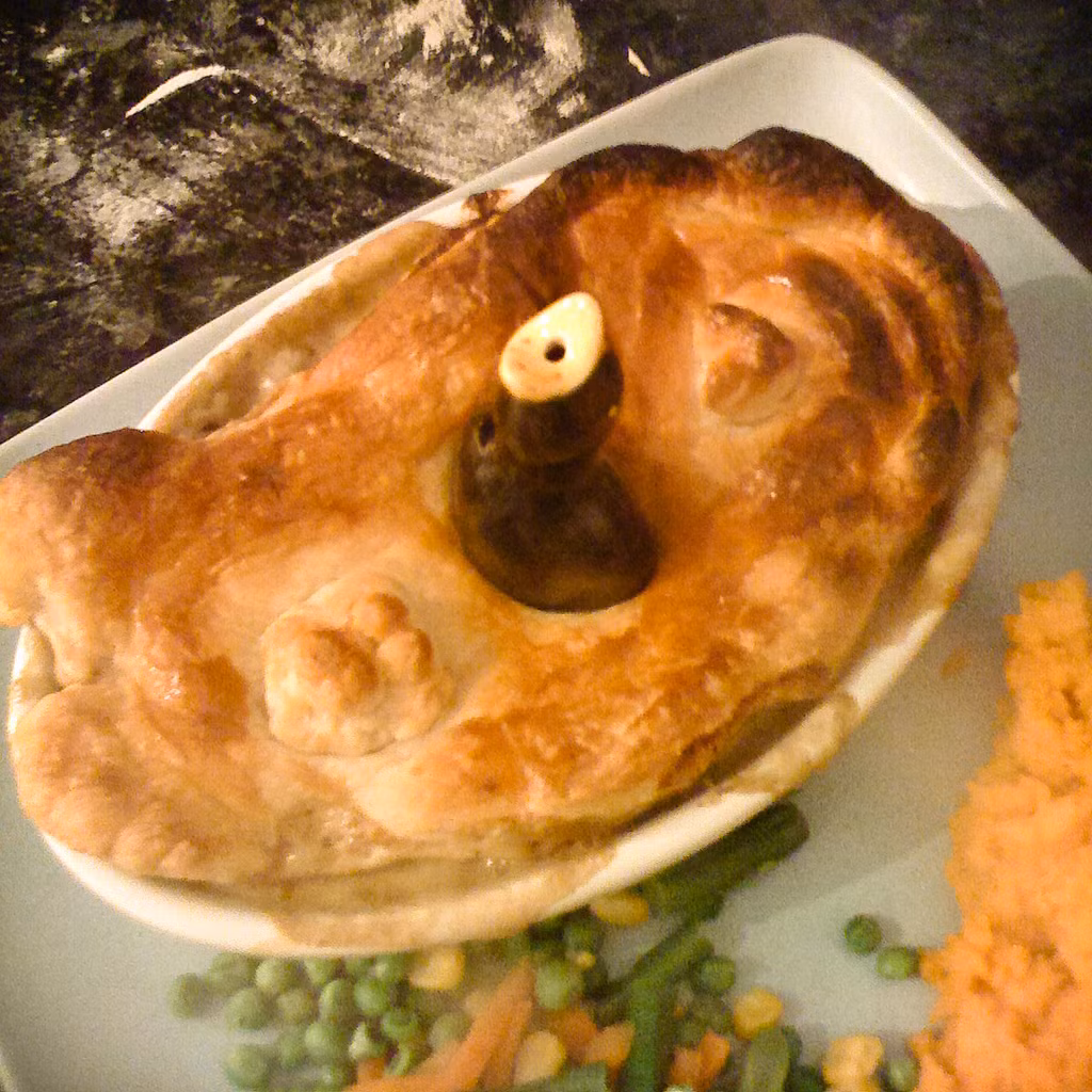 Món bánh thịt quạ tại Litva ẩn chứa nhiều nguyên nhân gây bệnh, do quạ là loài ăn xác sống. Tuy nhiên do được ca ngợi tốt cho sinh lý nam, món ăn vẫn được ưa chuộng.