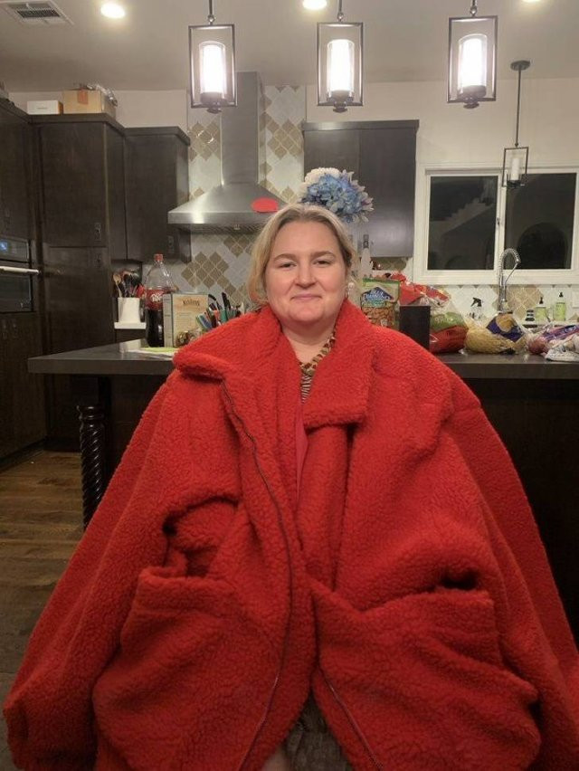 Một người mặc, hai người vừa.