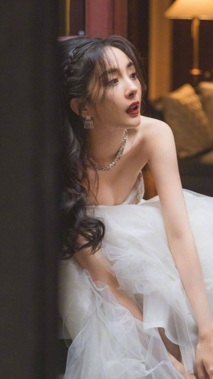 Tuy nhiên Dương Mịch đang vướng chỉ trích khi không hoàn thành trách nhiệm làm mẹ.