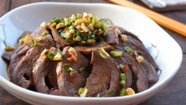 Bên cạnh đó, người có lipid máu cao, béo phì, người có chỉ số BMI trên 24,9 nên ăn ít hoặc không nên ăn nội tạng động vật. Ảnh: Internet