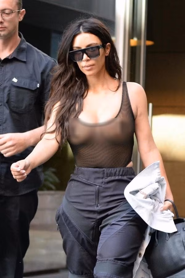 Siêu vòng ba thường xuyên nói không với nội y.