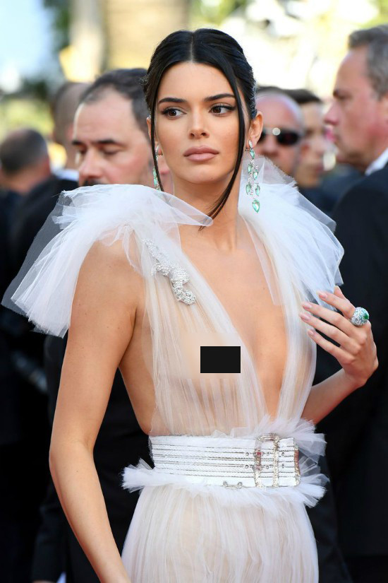Thiết kế không thể táo bạo hơn của Kendall Jenner