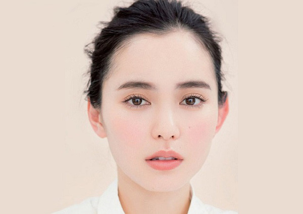 Mặt không có mụn. Bình thường, mặt sẽ vẫn xuất hiện một vài nốt mụn. Đây là kết quả của quá trình trao đổi chất và nó sẽ sớm hết.