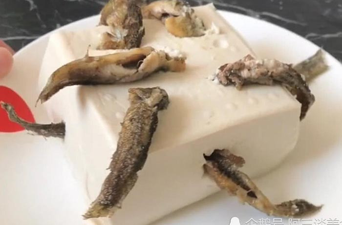 Một trong những món ăn kinh dị và độc ác hàng đầu là đậu hũ địa ngục.