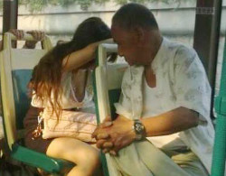 Đôi khi sự vô tư quá đà đã góp phần tạo cơ hội cho kẻ xấu lợi dụng.