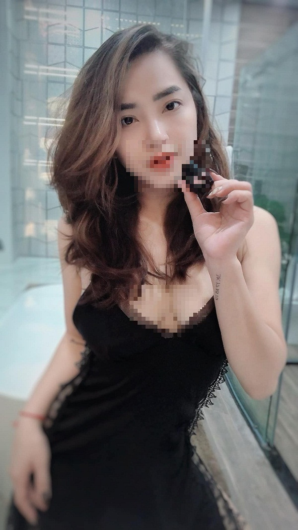 Có thể nói, phô diễn vẻ gợi cảm có chừng mực không xấu. Thế nhưng sử dụng chiêu trò câu khách bằng áo váy ngắn cũn, hở toang không phải lúc nào cũng được đón nhận. Thậm chí, mang tới phản ứng ngược của người xem.