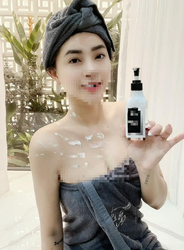 Quả thực, những cô nàng ăn mặc mát mẻ livestream bán hàng luôn thu hút lượng lớn người theo dõi. Một chủ shop nội y từng làm “nghẽn sóng” mạng xã hội bằng chiếc váy ngủ mỏng tang cho thấy sức “công phá” của cách làm này.