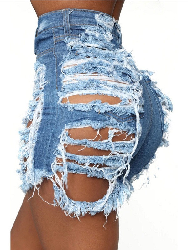 Có thể nói, quần hotpants được yêu thích song những mẫu thiết kế với những đường cut – out ở vị trí nhạy cảm không phải lúc nào cũng dễ phối đồ.