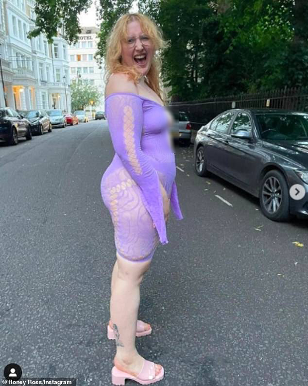 Trang phục dạng lưới càng làm lộ những vùng mỡ của cơ thể người mặc. Vì vậy, hãy căn nhắc về dáng vóc, độ an toàn trước khi mặc, để tránh những lỗi hớ hênh không đáng có.