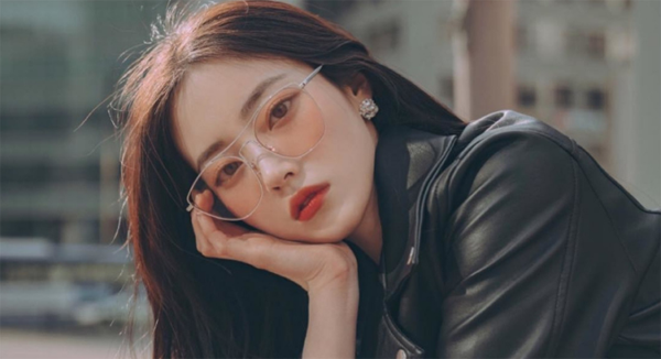 Một điều thú vị là, nam giới thích những người phụ nữ có gương mặt đẹp song lại “dị ứng”, “cảm thấy nhớp nháp” với những khuôn mặt trang điểm đậm. Do vậy, bạn gái chỉ nên makeup nhẹ nhàng nếu muốn khơi gợi người khác giới.