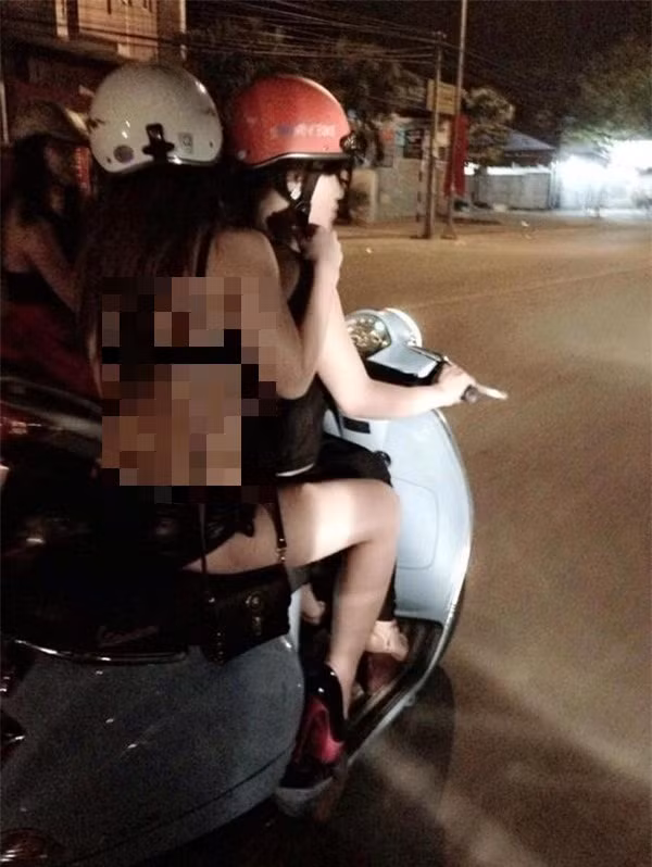 Đây được coi là bức ảnh điển hình trong trào lưu khoe thân lộ liễu của một bộ phận giới trẻ. Bức ảnh từng được lan truyền chóng mặt trên khắp các diễn đàn, fanpage.