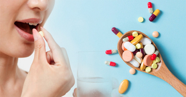 Một số loại thuốc rất hại thận như thuốc chống viêm không steroid, kháng sinh. Trong khi đó, thuốc đông y cũng có thể chứa thành phần gây tổn hại gan thận. Dùng thuốc không khoa học dễ dẫn đến suy giảm chức năng thận trong thời gian ngắn, cuối cùng gây suy thận.