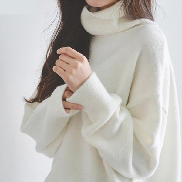 Tay áo oversize cũng khiến người mặc không tự nhiên, dẫn đến căng cơ trên cơ thể mỗi khi vận động. Đặc biệt, nếu áo thiết kế thêm mũ trùm đầu thì người mặc sẽ phải vươn cổ về phía trước để quan sát. Phần dây buộc của mũ trùm đầu cũng không hề an toàn, nó có thể gây tai nạn thắt họng đe dọa sức khỏe.