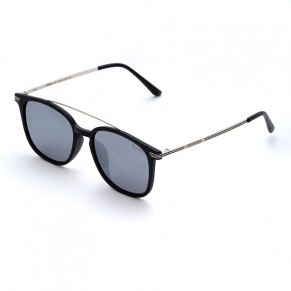 Kính râm không nhãn mác. Mục đích của việc đeo kính râm là bảo vệ mắt khỏi bức xạ tia cực tím. Đeo kính không đảm bảo không thể mang lại khả năng bảo vệ tối đa. Ngược lại, nó có thể gây hại.