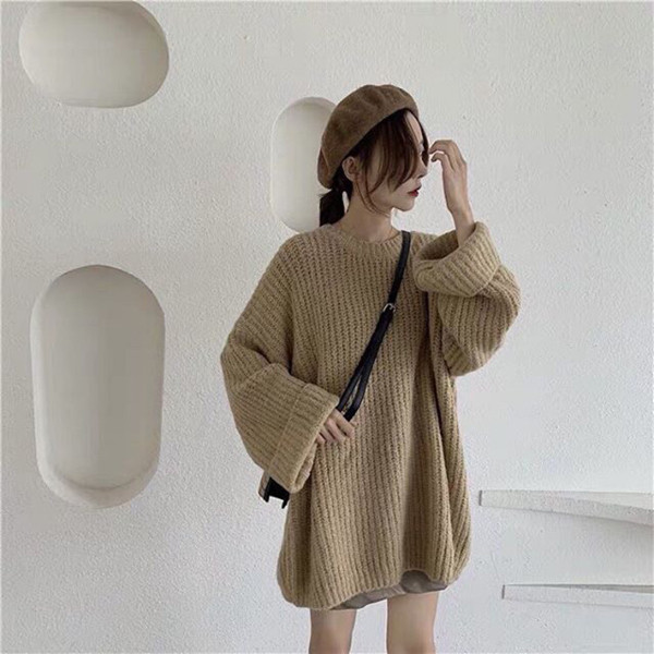 Áo oversize. Trái với đồ bó sát, áo oversize giúp người mặc thoải mái vận động. Dù vậy, mặt trái của món đồ thời thượng này là chúng có kích thước lớn, đôi khi mang lại cảm giác nặng trịch, gây khó chịu vùng cổ và lưng.