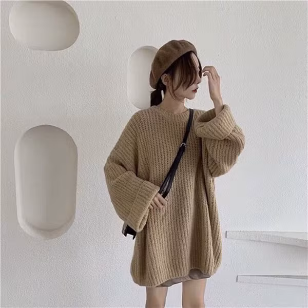 Áo oversize. Trái với đồ bó sát, áo oversize giúp người mặc thoải mái vận động. Dù vậy, mặt trái của món đồ thời thượng này là chúng có kích thước lớn, đôi khi mang lại cảm giác nặng trịch, gây khó chịu vùng cổ và lưng.