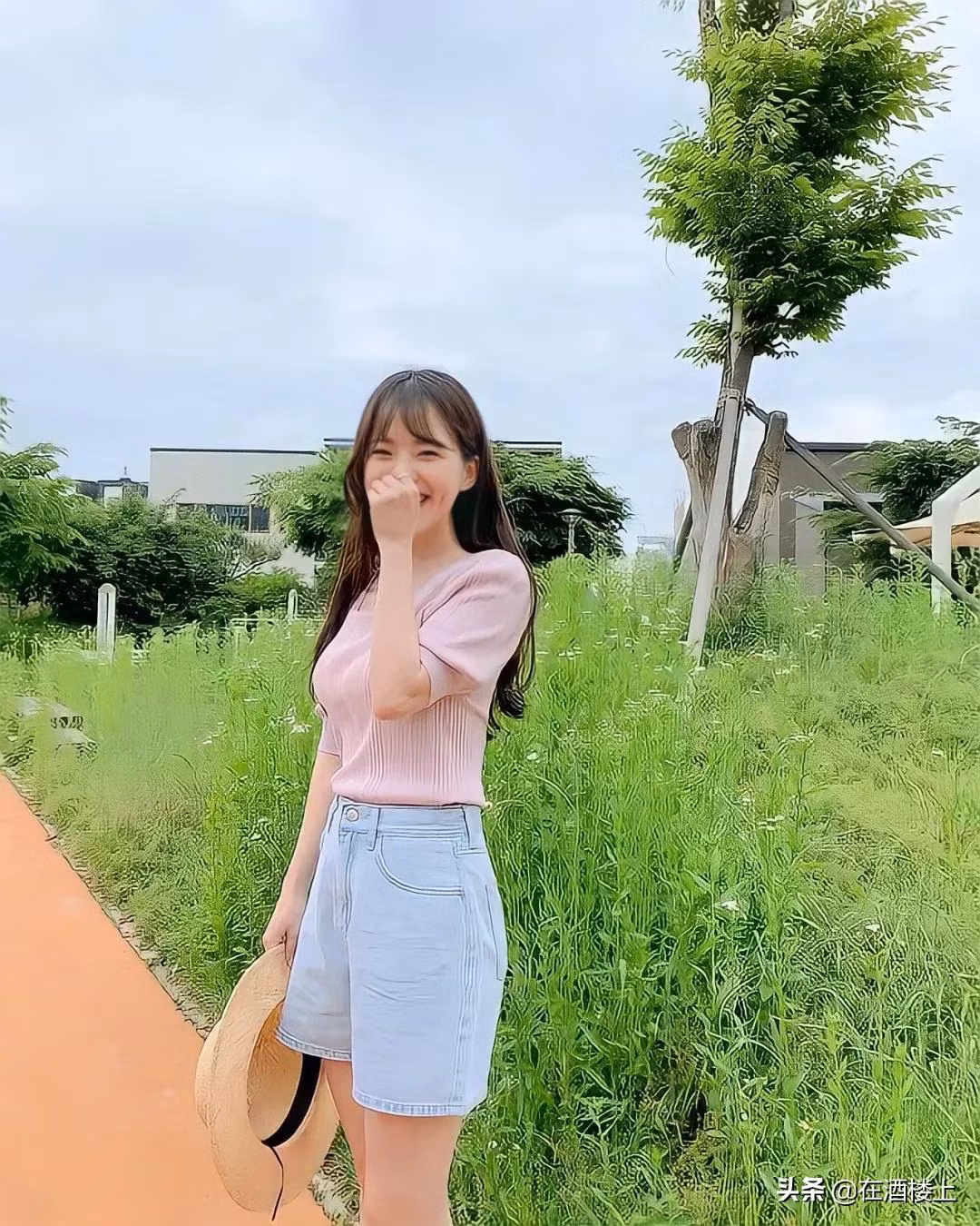  Nguyên tắc 1 giúp nấm lùn cũng hóa chân dài: Chọn quần shorts không để lộ dáng chân, nhược điểm chân.