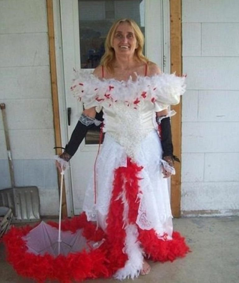 Hẳn cô dâu này muốn hóa thân thành một chú gà.