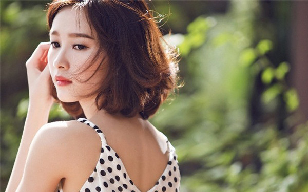 Thứ năm, “núi đôi” hấp dẫn trong chuyện ấy. Trên cơ thể phụ nữ, nếu độ nhạy cảm “vùng cấm” là 100 thì ở đầu nhũ hoa khoảng 80-85. Biết được điều này, nam giới luôn đề cao vòng 1 của chị em. Một “núi đôi” săn chắc, gợi cảm sẽ giúp cuộc vui hoàn hảo hơn.