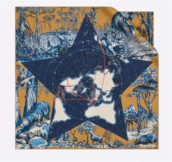 Họa tiết chủ đạo của những chiếc khăn lụa này mô phỏng các chòm sao kì bí trong dải ngân hà. Ngoài họa tiết các chòm sao, chiếc khăn còn được tô điểm bằng biểu tượng “christian dior” để nhận diện.