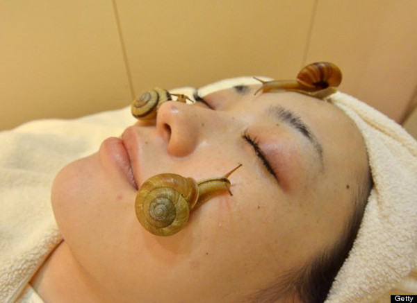 Liệu pháp ốc sên. Chất nhờn do ốc sên tiết ra được cho là có tác dụng dưỡng ẩm cho da. Tuy nhiên, nhiều nơi còn giới thiệu liệu pháp ốc sên tới chị em.