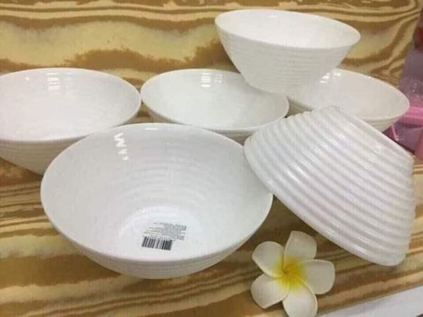 Điều này bắt nguồn từ việc hầu hết nước nóng chúng ta dùng chỉ đạt tầm 80°C. Để vi khuẩn bị tiêu diệt hoàn toàn, bát đũa cần được đun trong nước sôi 100°C, ít nhất trong 5 phút.