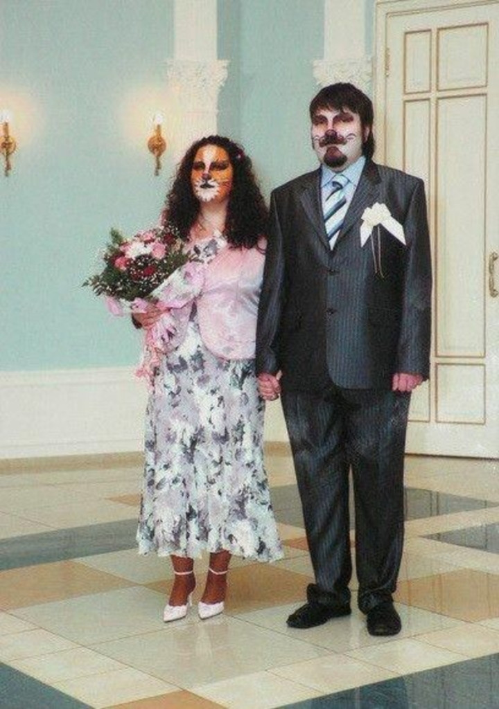 Cặp cô dâu chú rể thành người hóa thú.